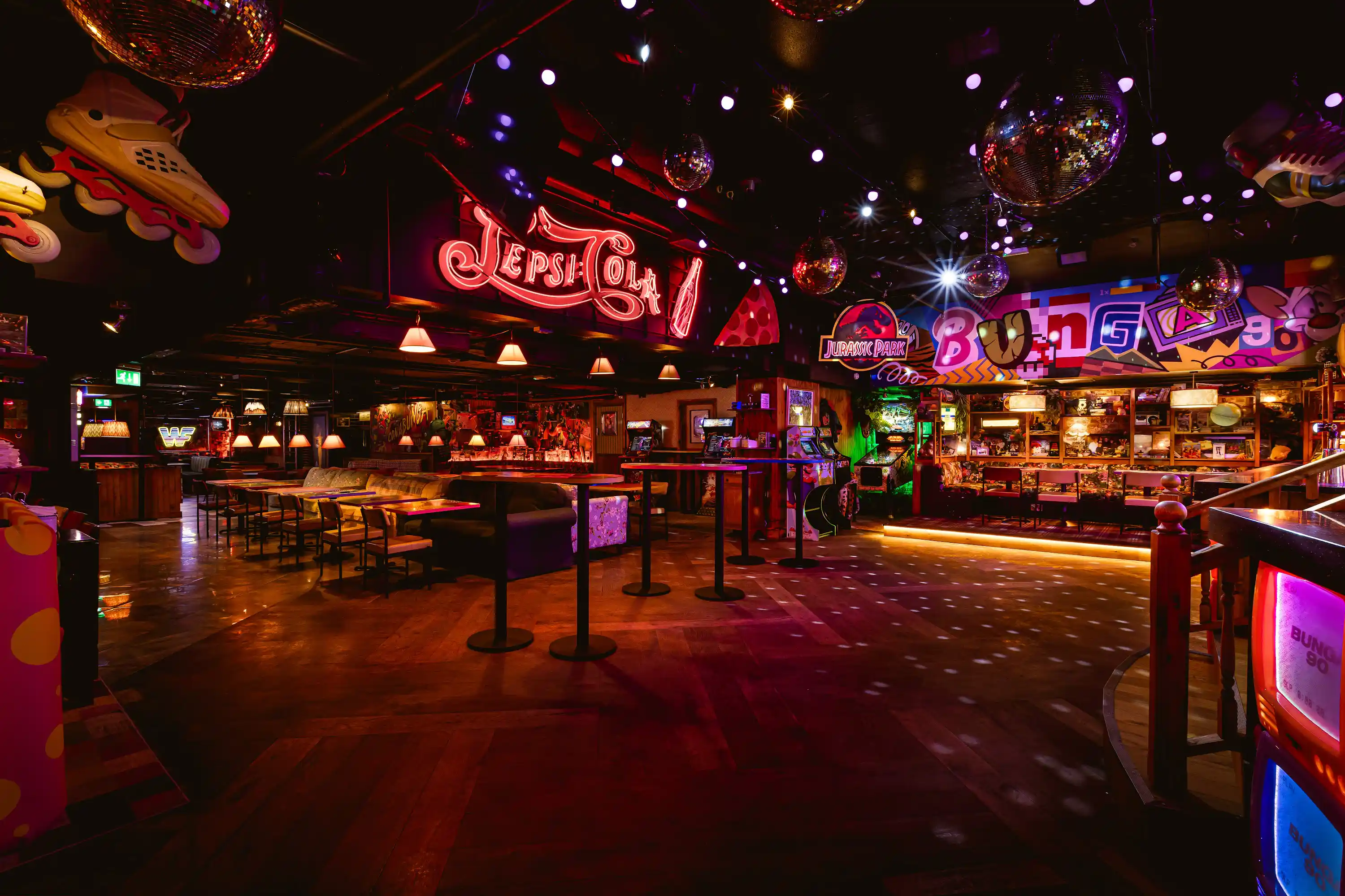 Full Venue Hire, Bunga 90